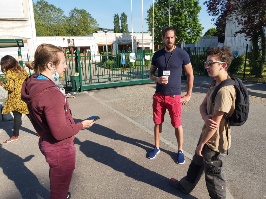 Micro-trottoir devant le lycée Boismard